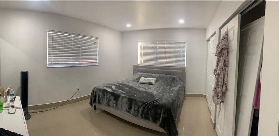 2nd image of 4273 SW 51st St