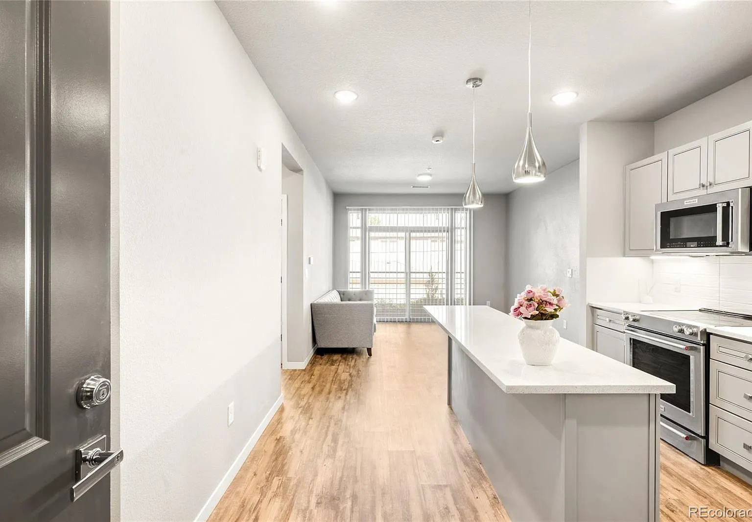 2 bed, 2.0 bath, 943 sqft, $2,150 — Photo 3