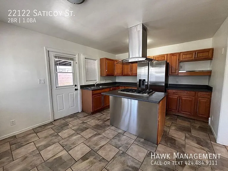 22122 Saticoy St — Photo 8