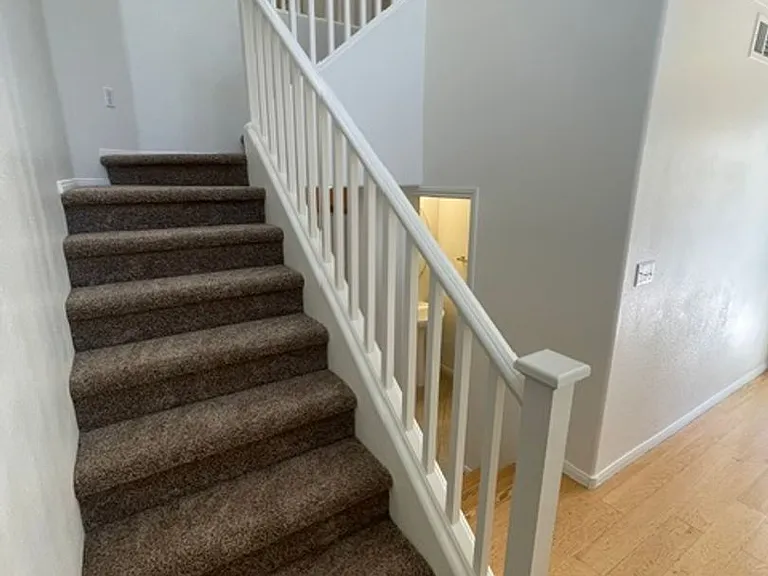 251 Queens Ct — Photo 11