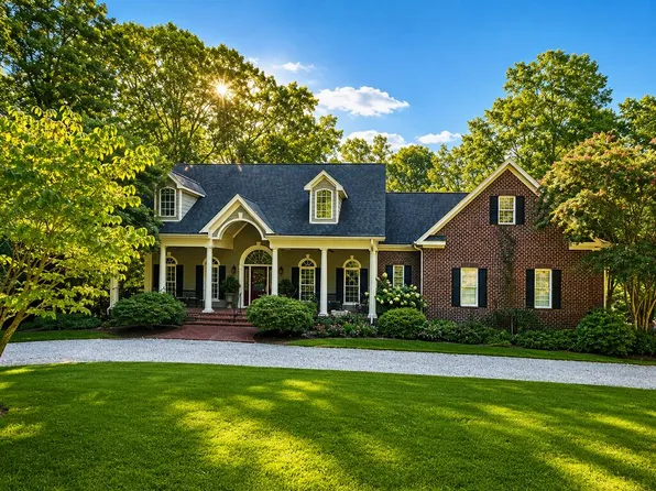 207 Sir Peyton Dr, Clarksville, VA 23927
