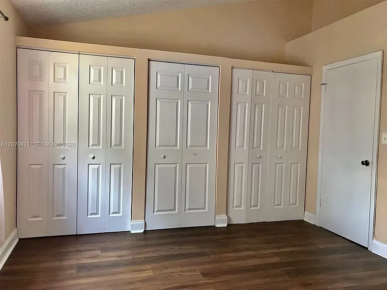 2864 Cambridge Ln — Photo 10