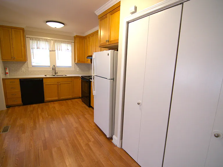 524 S Confederate Ave — Photo 9