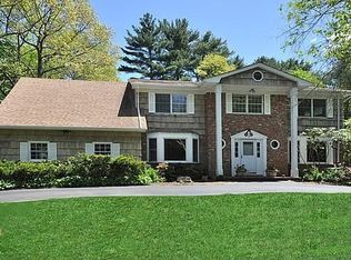3 Nome Dr, Woodbury, NY 11797