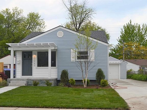 3rd image of 22949 Maxine St
