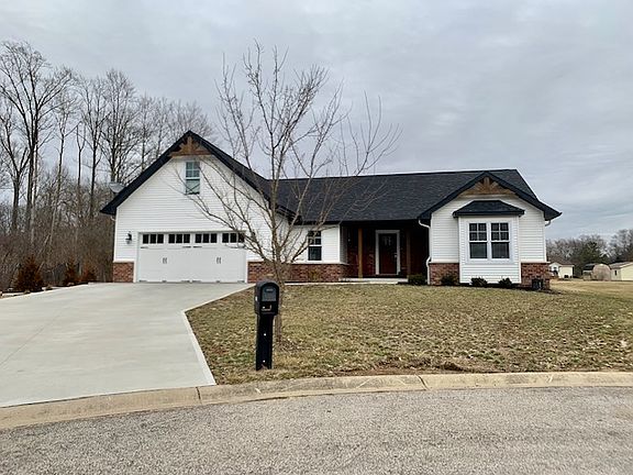 2nd image of 1412 N Sumac Ct