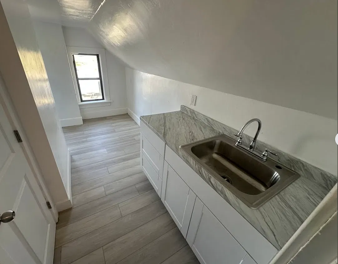 2 bed, $1,049 — Photo 1