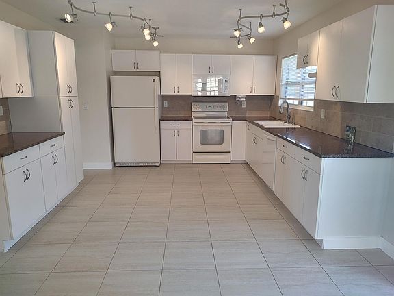 5th image of 285 SW Bridgeport Drive