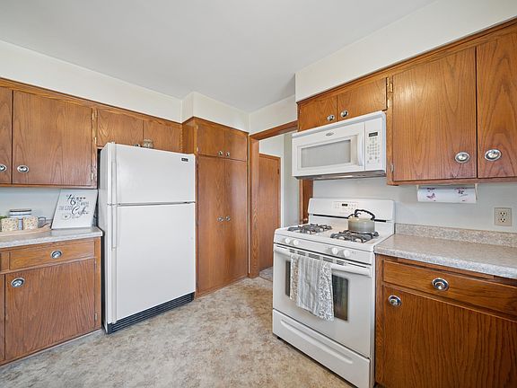 5th image of 306 3rd Ave SE