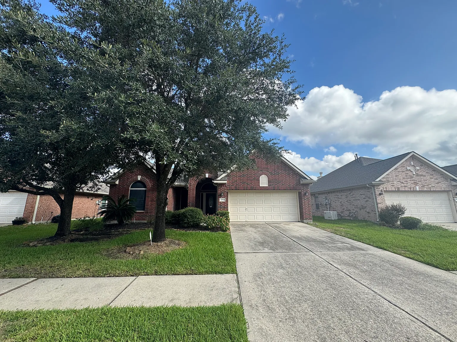 3 bed, 1949 sqft, $2,300 — Photo 2