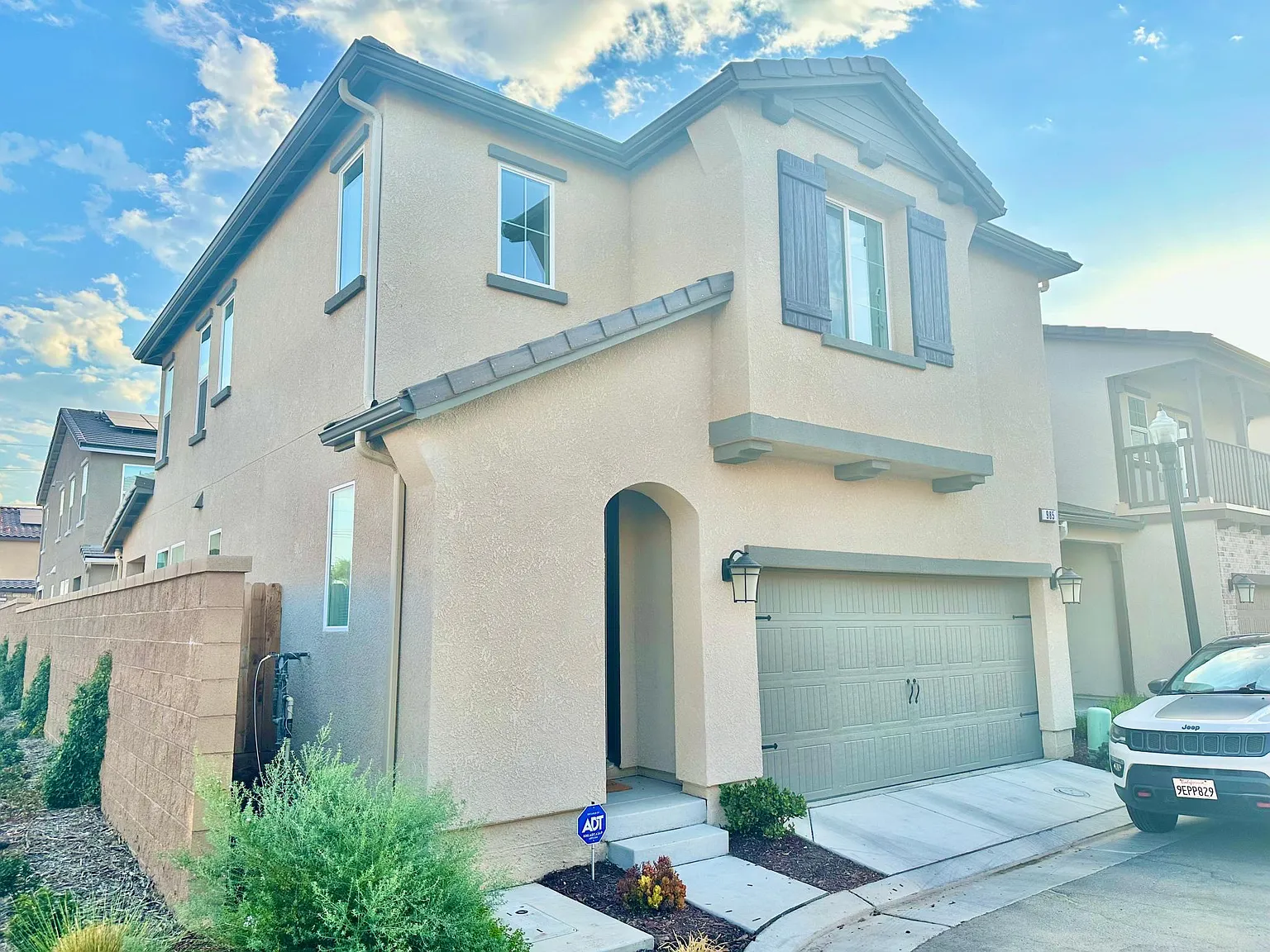 385 Winchell Way W photo 1