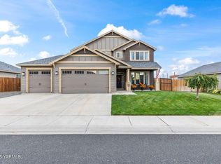107 Mosaic St, Moxee, WA 98936
