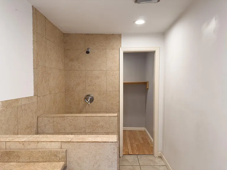 2222 Carnes St — Photo 11