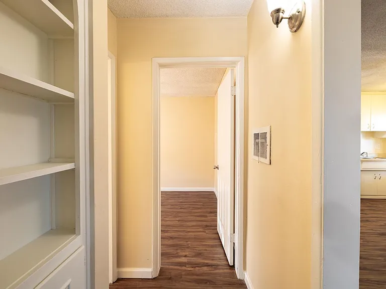 Sleepy Hollow Apartments — Photo 29