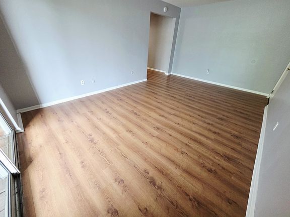 4th image of 610 Academy St APT 4
