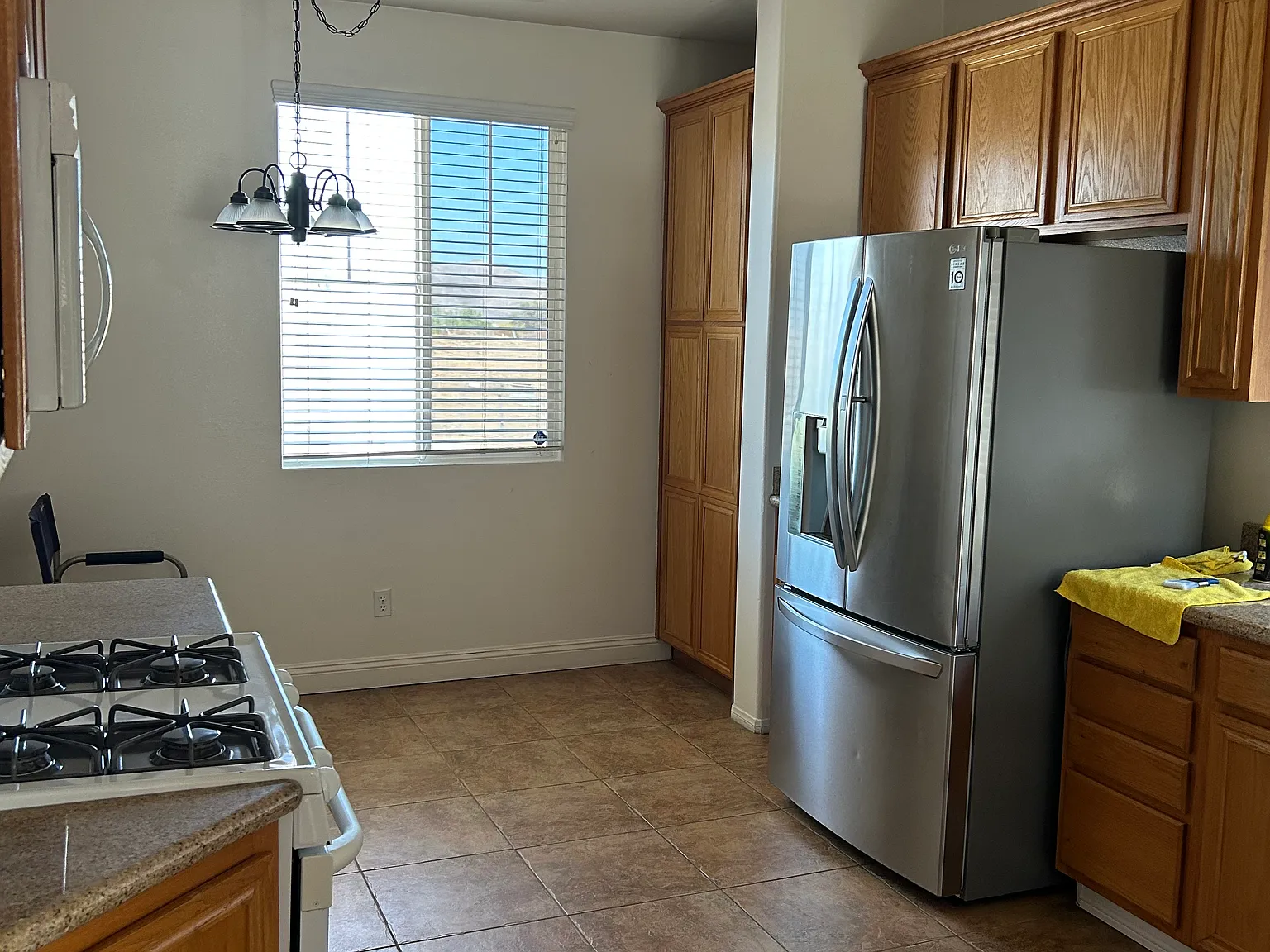 3 bed, 1589 sqft, $2,600 — Photo 2