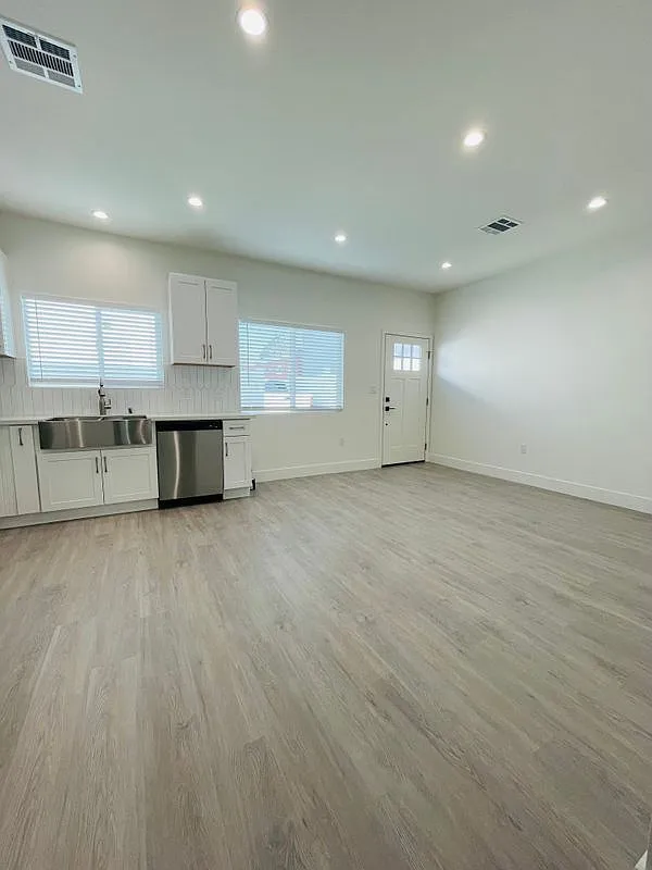2 bed, 2.0 bath, 800 sqft, $2,550 — Photo 3