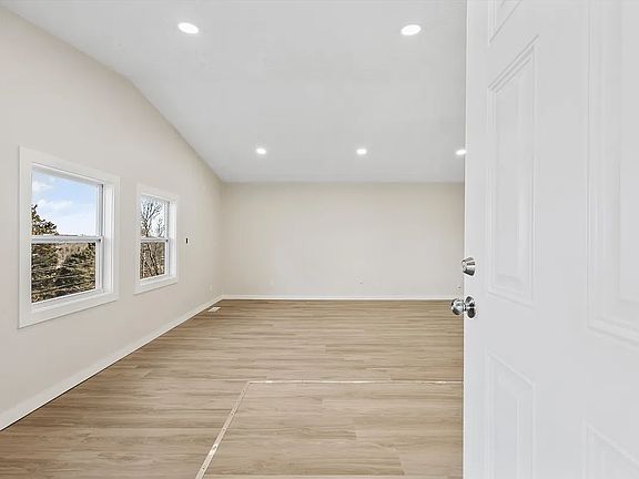 2nd image of 305 Iroquois Ln