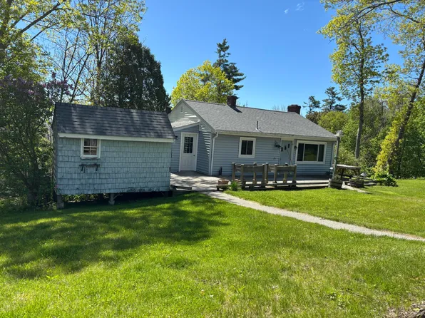 16 Bayview Road, Falmouth, ME 04105