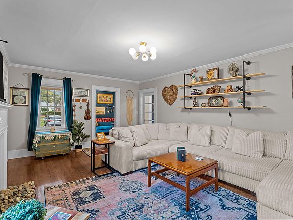 5th image of 222 E Nash St