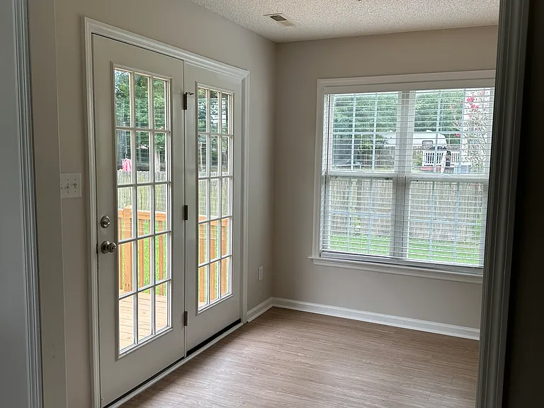421 Holly Ln — Photo 26