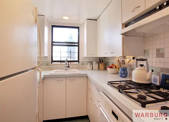 Sold by Warburg | media 8