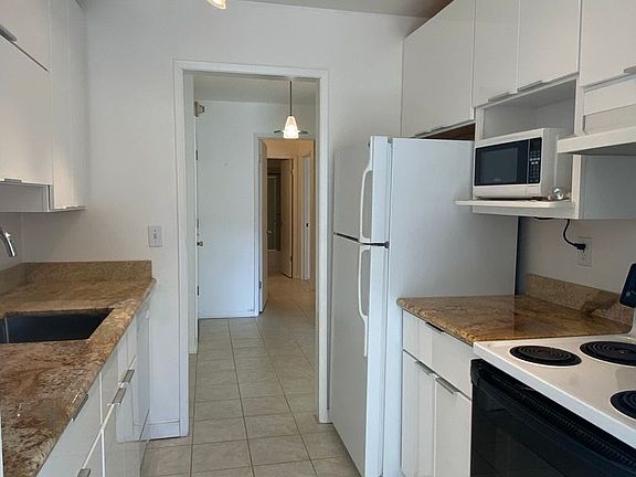 5th image of 6 Admiral Dr Unit 388