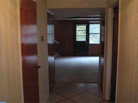 4th image of 479 Woodhaven Rd