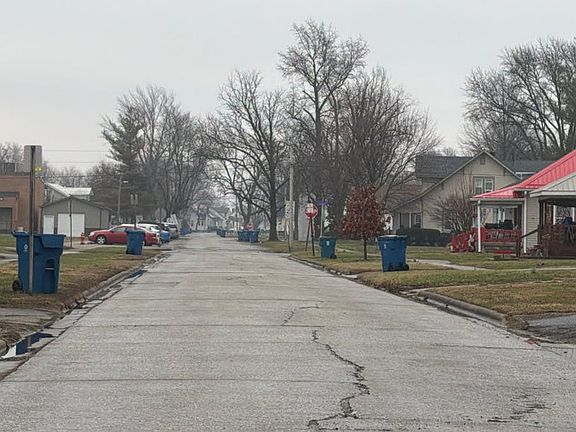 5th image of 102 Flora Ave