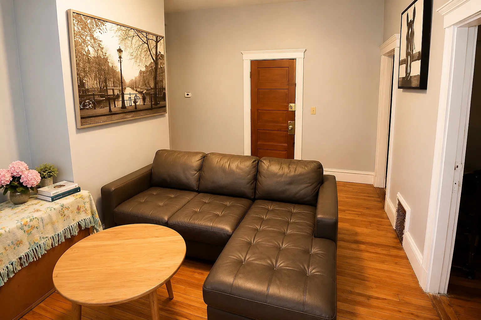 3 bed, 1200 sqft, $2,900 — Photo 3