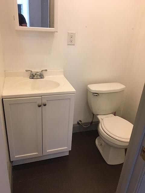 1/2 Bathroom