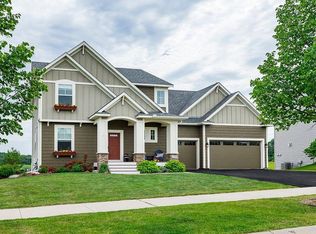 2745 Pondview Curv, Victoria, MN 55386
