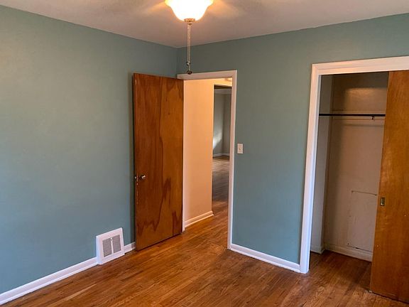 4th image of 1541 E 193rd St