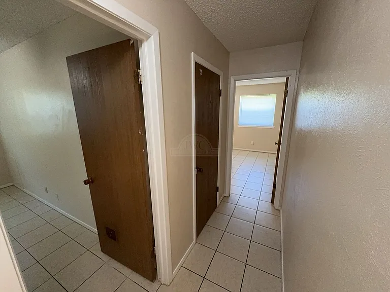 2110 Hinkle Ave — Photo 11
