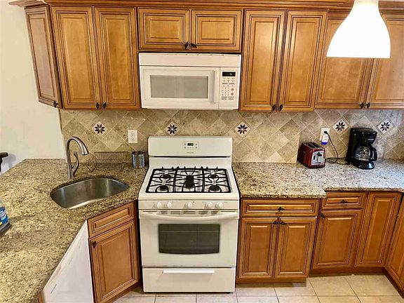 2nd image of 691 Bergen Ave #1