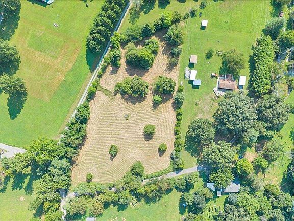 5th image of 8433 Holly Tree Dr