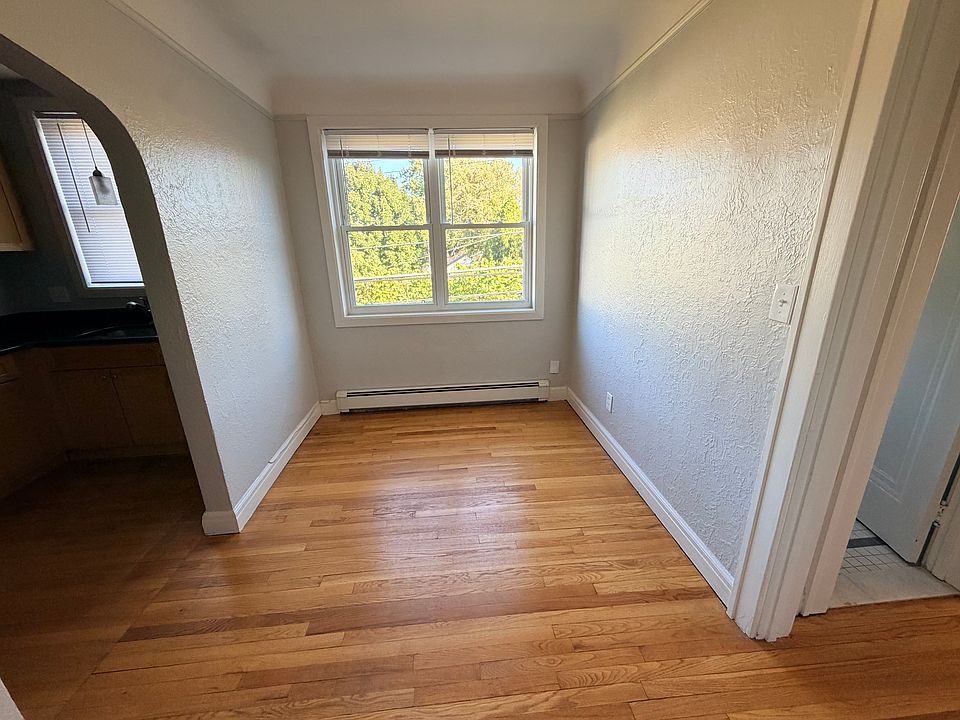 166 W Lincoln St Apt 4, photo 6