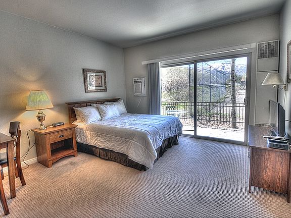 Main Room - Queen Bed