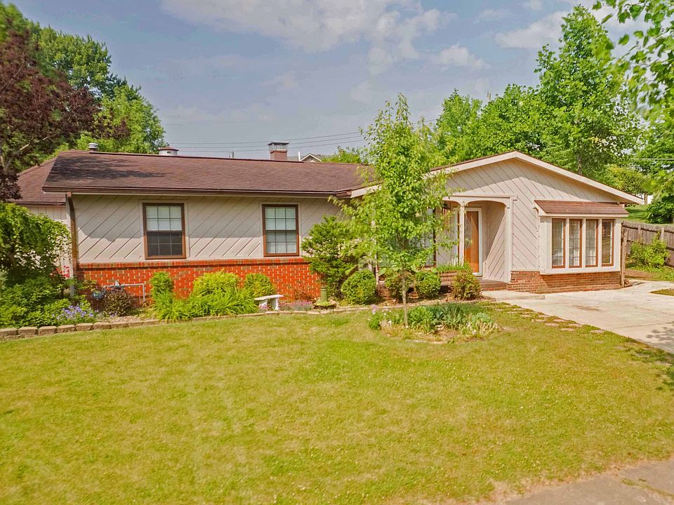 825 Parkview Dr, Rushville, IN 46173 MLS 21922615 Zillow
