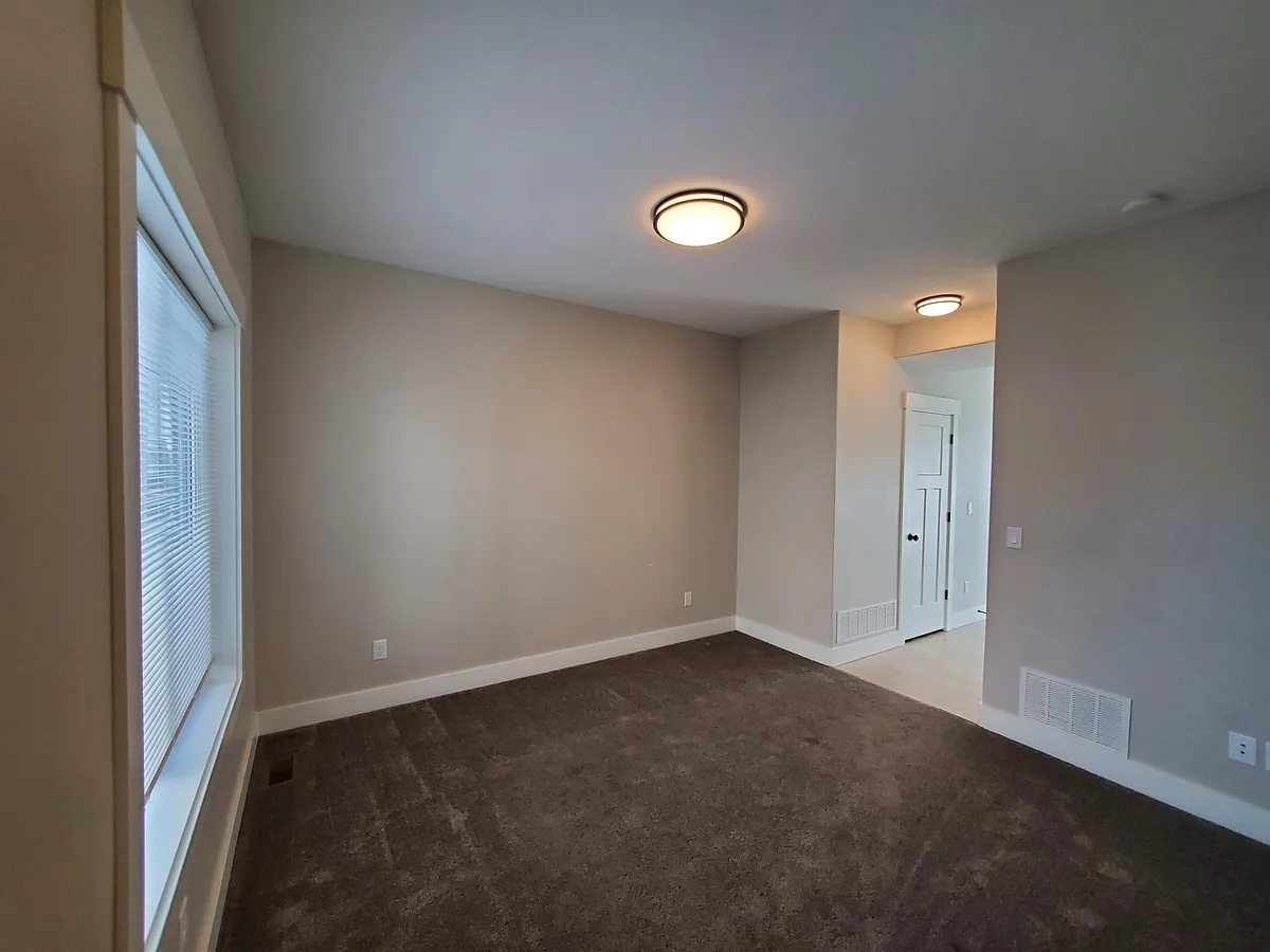 Building Photo - 656 Saturn Ave #C
