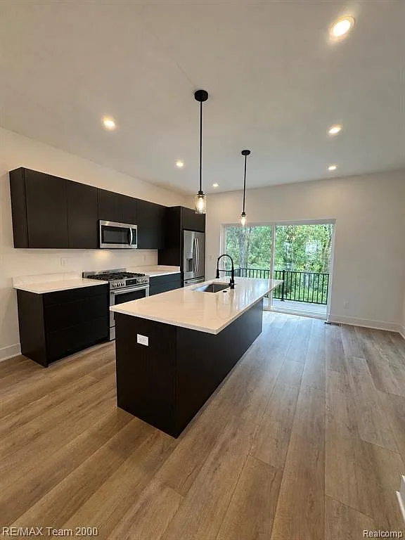 2 bed, 2.5 bath, 1492 sqft, $2,300 — Photo 4