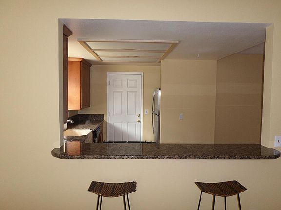 3rd image of 1362 Fountain Dr