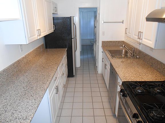 4th image of 771 Antonette Ave
