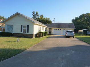 319 E Willow St, Henryetta, OK 74437