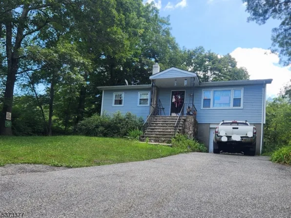 28 Lakeside Dr NW, Vernon Twp., NJ 07461