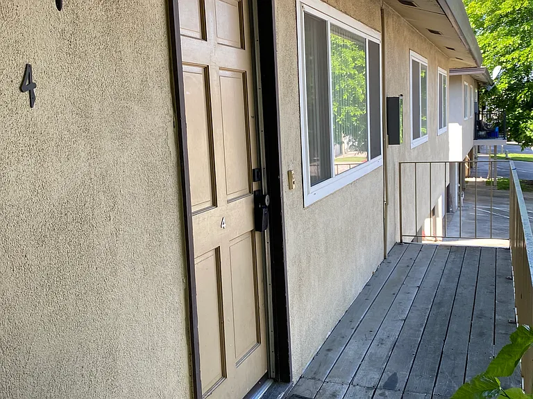 9067 Folsom Blvd #4 — Photo 2