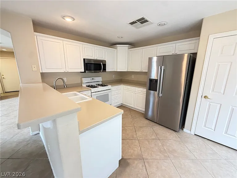 578 Poplar Leaf St — Photo 5