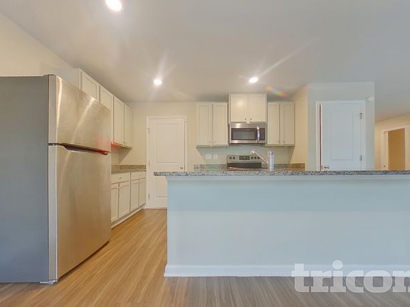 4th image of 561 Fairview Oak Pl