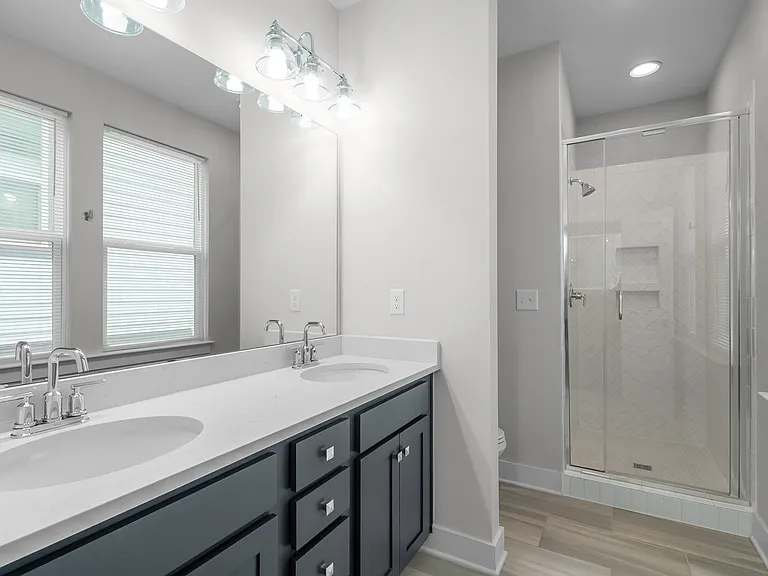 570 W End Dr — Photo 46
