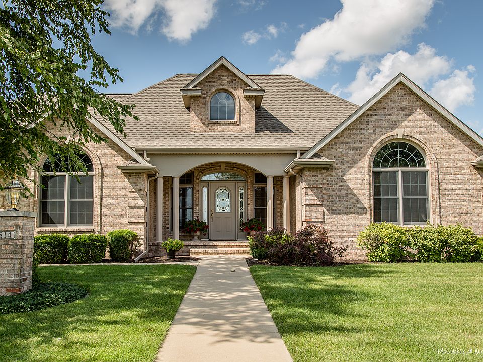 1st image of 814 Lakeshore Dr